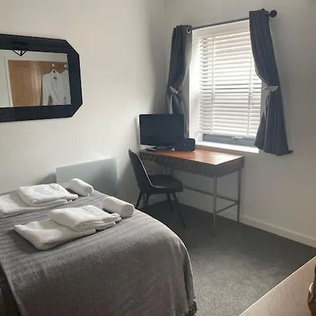 Apartment Terry's Yard, Southville, *