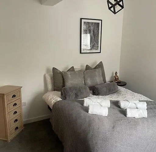 Terry's Yard, Southville, *