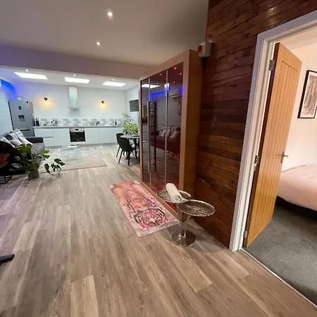 Terry's Yard, Southville, Apartamento